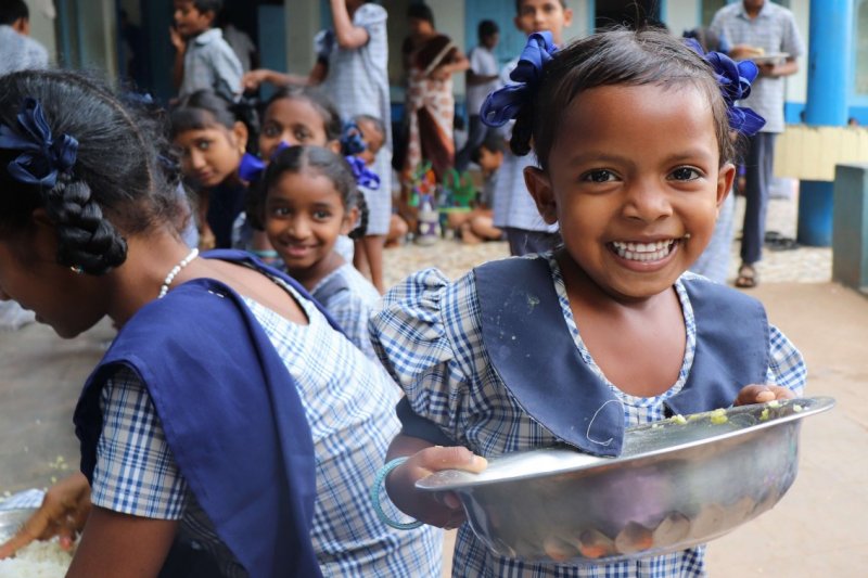 Die Kinder bekommen in der Schule Mahlzeiten - ein weiterer Anreiz die Schule zu besuchen
